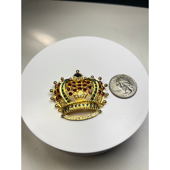 Kenneth Jay Lane Vintage Crown Brooch Pin Gold Tone Red Green Rhinestone - Picture 9 of 9